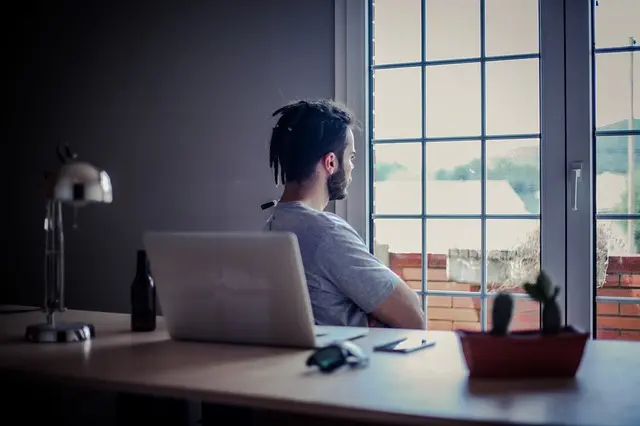 Is your Workplace Putting Your Spine at Risk?